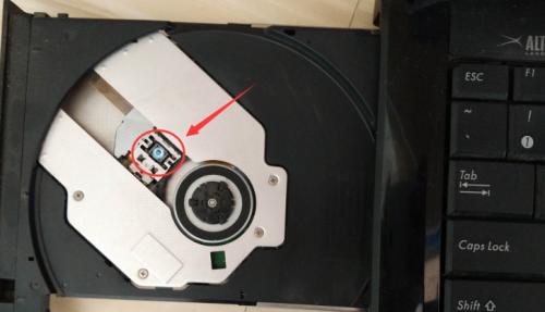 华硕主板光驱安装教程（一步步教你正确安装华硕主板光驱，实现高效读取与写入）-第3张图片-星耀数码